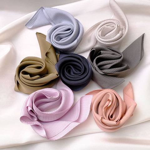 新潟県知事にポケットチーフをお贈りしました